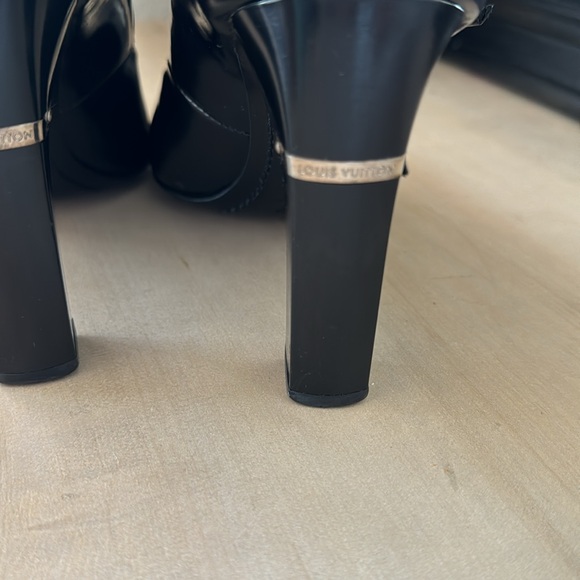 LOUIS VUITTON MAEY JANE HEELS - Picture 10 of 12
